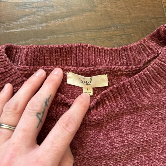 Easel Chunky Distressed Burgundy Knit Crew Neck Sweater Women’s Size Small - Picture 3 of 4